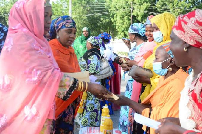 Xmas Gift: Borno first lady supports 400 widows with cash and foodstuffs, HOTPEN