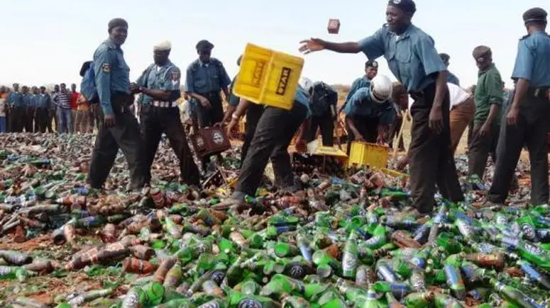 Hisbah Destroys about  850 bottles of alcohol in Katsina, HOTPEN